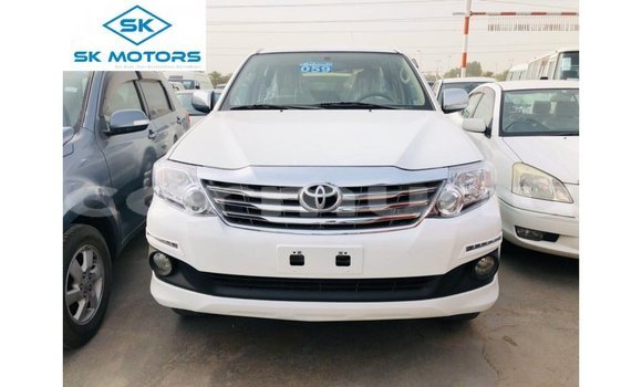 Acheter Import Voiture Toyota Fortuner Blanc à Import - Dubai, Région de la Bouenza Acheter Import Voiture Toyota Fortuner Blanc à Import - Dubai, Région de la Bouenza