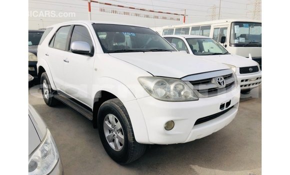 Acheter Import Voiture Toyota Fortuner Blanc à Import - Dubai, Région de la Bouenza Acheter Import Voiture Toyota Fortuner Blanc à Import - Dubai, Région de la Bouenza