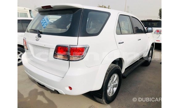 Acheter Import Voiture Toyota Fortuner Blanc à Import - Dubai, Région de la Bouenza Acheter Import Voiture Toyota Fortuner Blanc à Import - Dubai, Région de la Bouenza
