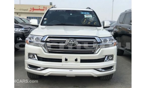 Buy Import Toyota Land Cruiser White Car in Import - Dubai in Region of Bouenza Buy Import Toyota Land Cruiser White Car in Import - Dubai in Region of Bouenza