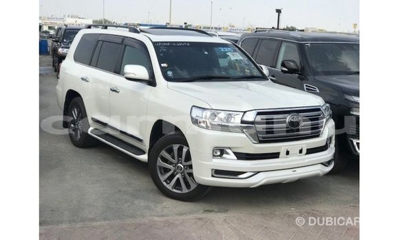 Buy Import Toyota Land Cruiser White Car in Import - Dubai in Region of Bouenza Buy Import Toyota Land Cruiser White Car in Import - Dubai in Region of Bouenza