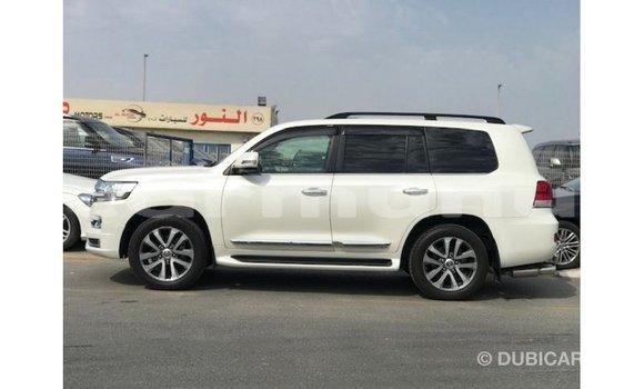 Buy Import Toyota Land Cruiser White Car in Import - Dubai in Region of Bouenza Buy Import Toyota Land Cruiser White Car in Import - Dubai in Region of Bouenza