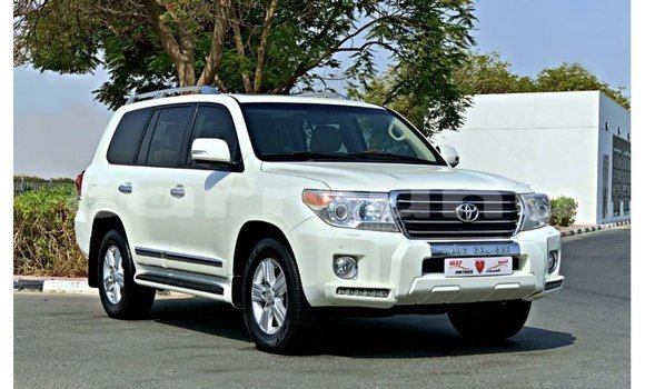 Acheter Import Voiture Toyota Land Cruiser Blanc à Import - Dubai, Région de la Bouenza Acheter Import Voiture Toyota Land Cruiser Blanc à Import - Dubai, Région de la Bouenza
