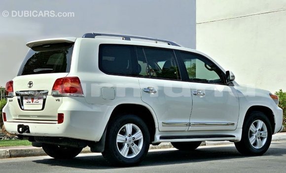 Acheter Import Voiture Toyota Land Cruiser Blanc à Import - Dubai, Région de la Bouenza Acheter Import Voiture Toyota Land Cruiser Blanc à Import - Dubai, Région de la Bouenza