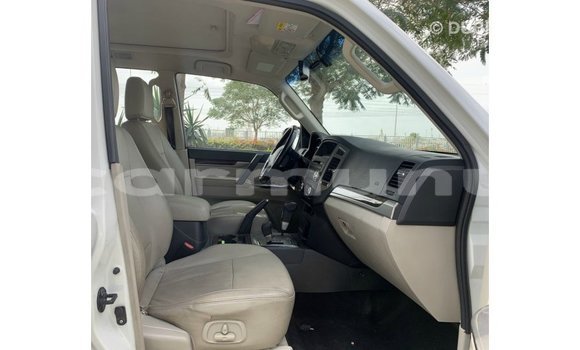 Acheter Import Voiture Mitsubishi Pajero Blanc à Import - Dubai, Région de la Bouenza Acheter Import Voiture Mitsubishi Pajero Blanc à Import - Dubai, Région de la Bouenza