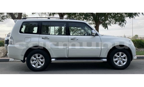 Acheter Import Voiture Mitsubishi Pajero Blanc à Import - Dubai, Région de la Bouenza Acheter Import Voiture Mitsubishi Pajero Blanc à Import - Dubai, Région de la Bouenza