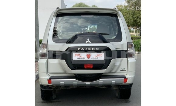 Acheter Import Voiture Mitsubishi Pajero Blanc à Import - Dubai, Région de la Bouenza Acheter Import Voiture Mitsubishi Pajero Blanc à Import - Dubai, Région de la Bouenza