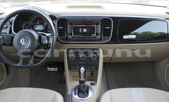 Acheter Import Voiture Volkswagen Beetle Bleu à Import - Dubai, Région de la Bouenza Acheter Import Voiture Volkswagen Beetle Bleu à Import - Dubai, Région de la Bouenza