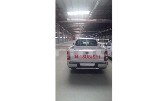 Acheter Import Voiture Mitsubishi L200 Blanc à Import - Dubai, Région de la Bouenza Acheter Import Voiture Mitsubishi L200 Blanc à Import - Dubai, Région de la Bouenza