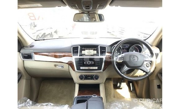 Buy Import Mercedes-Benz 190 White Car in Import - Dubai in Region of Bouenza Buy Import Mercedes-Benz 190 White Car in Import - Dubai in Region of Bouenza
