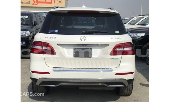 Buy Import Mercedes-Benz 190 White Car in Import - Dubai in Region of Bouenza Buy Import Mercedes-Benz 190 White Car in Import - Dubai in Region of Bouenza