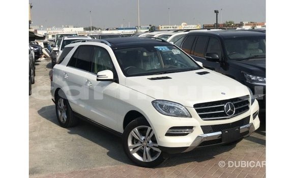 Buy Import Mercedes-Benz 190 White Car in Import - Dubai in Region of Bouenza Buy Import Mercedes-Benz 190 White Car in Import - Dubai in Region of Bouenza