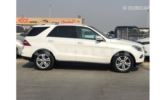 Buy Import Mercedes-Benz 190 White Car in Import - Dubai in Region of Bouenza Buy Import Mercedes-Benz 190 White Car in Import - Dubai in Region of Bouenza