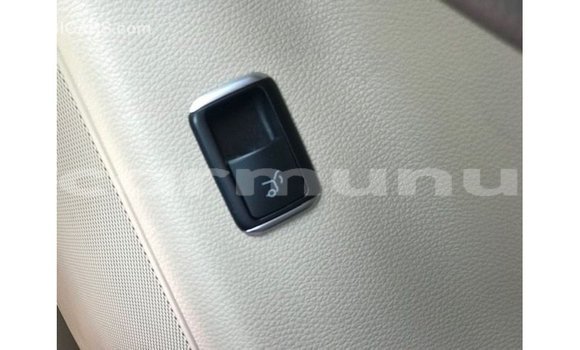 Buy Import Mercedes-Benz 190 White Car in Import - Dubai in Region of Bouenza Buy Import Mercedes-Benz 190 White Car in Import - Dubai in Region of Bouenza