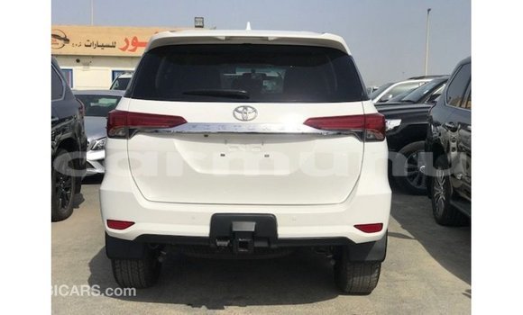 Acheter Import Voiture Toyota Fortuner Blanc à Import - Dubai, Région de la Bouenza Acheter Import Voiture Toyota Fortuner Blanc à Import - Dubai, Région de la Bouenza
