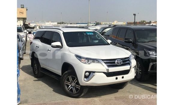 Acheter Import Voiture Toyota Fortuner Blanc à Import - Dubai, Région de la Bouenza Acheter Import Voiture Toyota Fortuner Blanc à Import - Dubai, Région de la Bouenza