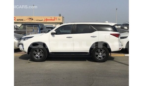 Acheter Import Voiture Toyota Fortuner Blanc à Import - Dubai, Région de la Bouenza Acheter Import Voiture Toyota Fortuner Blanc à Import - Dubai, Région de la Bouenza