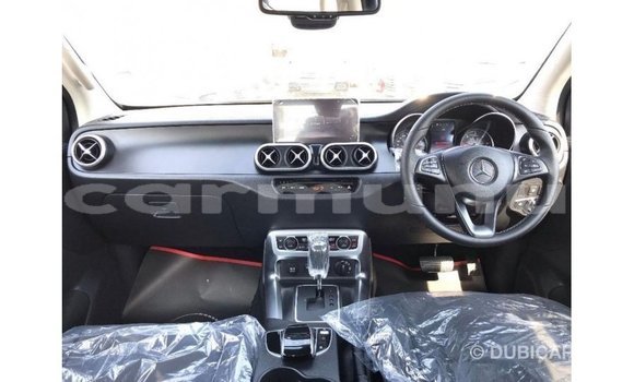 Buy Import Mercedes-Benz 250 Black Car in Import - Dubai in Region of Bouenza Buy Import Mercedes-Benz 250 Black Car in Import - Dubai in Region of Bouenza