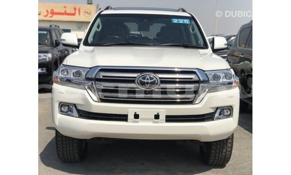 Buy Import Toyota Land Cruiser White Car in Import - Dubai in Region of Bouenza Buy Import Toyota Land Cruiser White Car in Import - Dubai in Region of Bouenza
