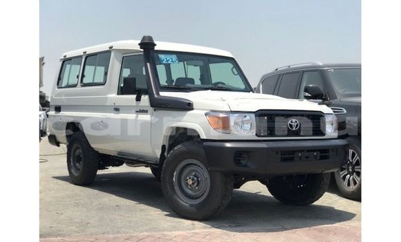 Acheter Import Voiture Toyota Land Cruiser Blanc à Import - Dubai, Région de la Bouenza Acheter Import Voiture Toyota Land Cruiser Blanc à Import - Dubai, Région de la Bouenza