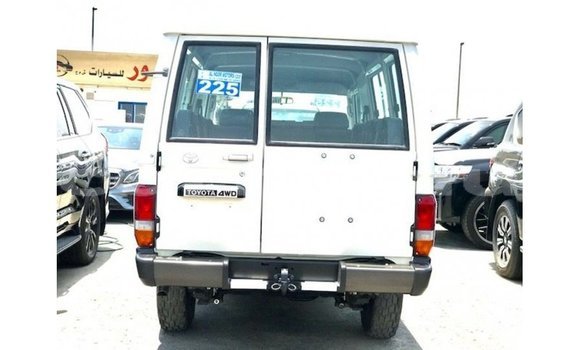 Buy Import Toyota Land Cruiser White Car in Import - Dubai in Region of Bouenza Buy Import Toyota Land Cruiser White Car in Import - Dubai in Region of Bouenza