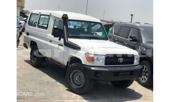 Buy Import Toyota Land Cruiser White Car in Import - Dubai in Region of Bouenza Buy Import Toyota Land Cruiser White Car in Import - Dubai in Region of Bouenza