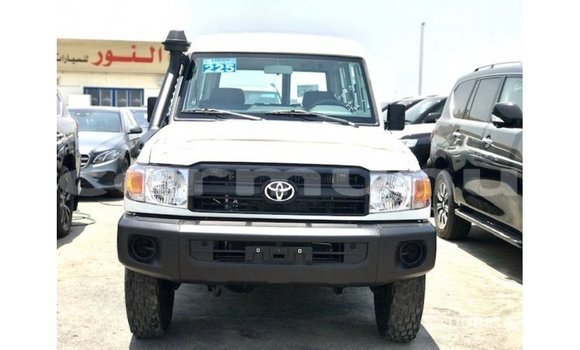 Buy Import Toyota Land Cruiser White Car in Import - Dubai in Region of Bouenza Buy Import Toyota Land Cruiser White Car in Import - Dubai in Region of Bouenza