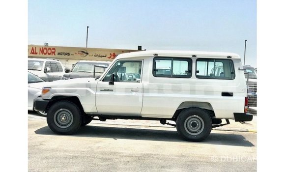 Buy Import Toyota Land Cruiser White Car in Import - Dubai in Region of Bouenza Buy Import Toyota Land Cruiser White Car in Import - Dubai in Region of Bouenza