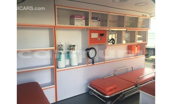 Buy Import Toyota Hiace White Car in Import - Dubai in Region of Bouenza Buy Import Toyota Hiace White Car in Import - Dubai in Region of Bouenza