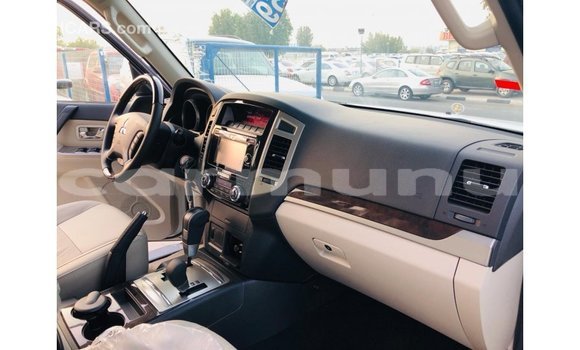 Buy Import Mitsubishi Pajero White Car in Import - Dubai in Region of Bouenza Buy Import Mitsubishi Pajero White Car in Import - Dubai in Region of Bouenza