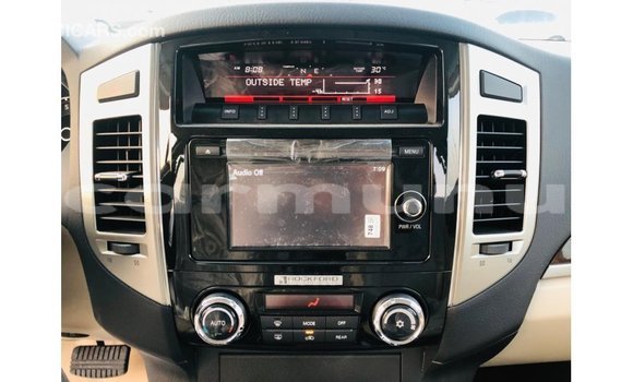 Buy Import Mitsubishi Pajero White Car in Import - Dubai in Region of Bouenza Buy Import Mitsubishi Pajero White Car in Import - Dubai in Region of Bouenza