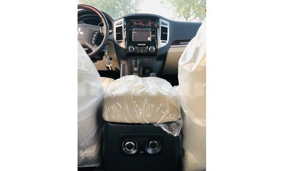 Buy Import Mitsubishi Pajero White Car in Import - Dubai in Region of Bouenza Buy Import Mitsubishi Pajero White Car in Import - Dubai in Region of Bouenza