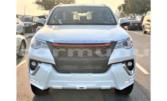 Acheter Import Voiture Toyota Fortuner Blanc à Import - Dubai, Région de la Bouenza Acheter Import Voiture Toyota Fortuner Blanc à Import - Dubai, Région de la Bouenza