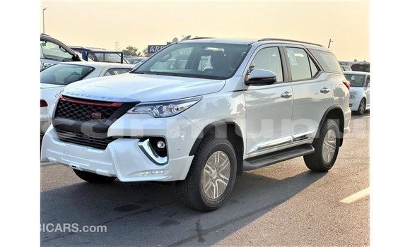 Acheter Import Voiture Toyota Fortuner Blanc à Import - Dubai, Région de la Bouenza Acheter Import Voiture Toyota Fortuner Blanc à Import - Dubai, Région de la Bouenza