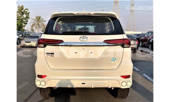 Acheter Import Voiture Toyota Fortuner Blanc à Import - Dubai, Région de la Bouenza Acheter Import Voiture Toyota Fortuner Blanc à Import - Dubai, Région de la Bouenza