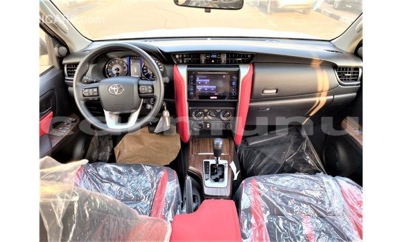 Acheter Import Voiture Toyota Fortuner Blanc à Import - Dubai, Région de la Bouenza Acheter Import Voiture Toyota Fortuner Blanc à Import - Dubai, Région de la Bouenza