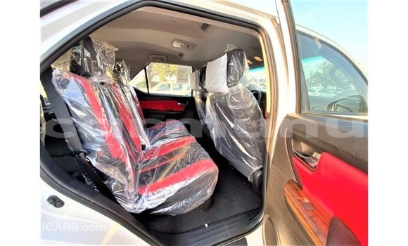 Acheter Import Voiture Toyota Fortuner Blanc à Import - Dubai, Région de la Bouenza Acheter Import Voiture Toyota Fortuner Blanc à Import - Dubai, Région de la Bouenza