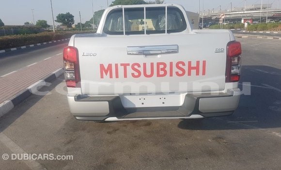Acheter Import Voiture Mitsubishi L200 Blanc à Import - Dubai, Région de la Bouenza Acheter Import Voiture Mitsubishi L200 Blanc à Import - Dubai, Région de la Bouenza
