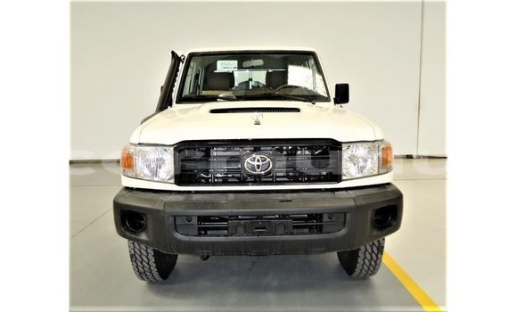 Acheter Import Voiture Toyota Land Cruiser Blanc à Import - Dubai, Région de la Bouenza Acheter Import Voiture Toyota Land Cruiser Blanc à Import - Dubai, Région de la Bouenza