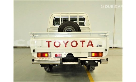 Acheter Import Voiture Toyota Land Cruiser Blanc à Import - Dubai, Région de la Bouenza Acheter Import Voiture Toyota Land Cruiser Blanc à Import - Dubai, Région de la Bouenza