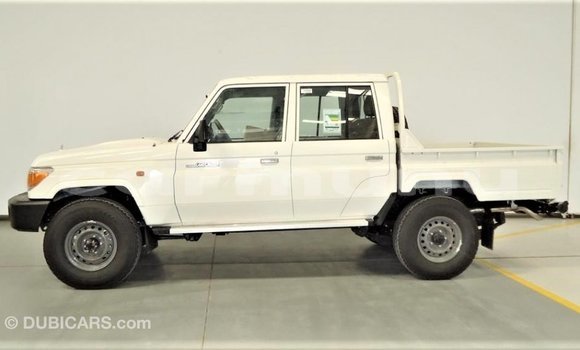 Acheter Import Voiture Toyota Land Cruiser Blanc à Import - Dubai, Région de la Bouenza Acheter Import Voiture Toyota Land Cruiser Blanc à Import - Dubai, Région de la Bouenza