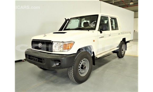 Acheter Import Voiture Toyota Land Cruiser Blanc à Import - Dubai, Région de la Bouenza Acheter Import Voiture Toyota Land Cruiser Blanc à Import - Dubai, Région de la Bouenza