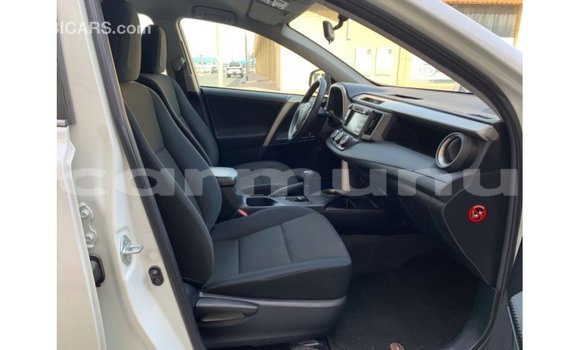 Acheter Import Utilitaire Toyota HiAce Blanc à Import - Dubai, Région de la Bouenza Acheter Import Utilitaire Toyota HiAce Blanc à Import - Dubai, Région de la Bouenza