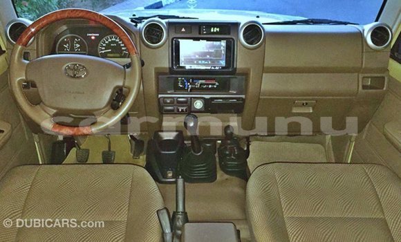 Acheter Import Voiture Toyota Land Cruiser Beige à Import - Dubai, Région de la Bouenza Acheter Import Voiture Toyota Land Cruiser Beige à Import - Dubai, Région de la Bouenza