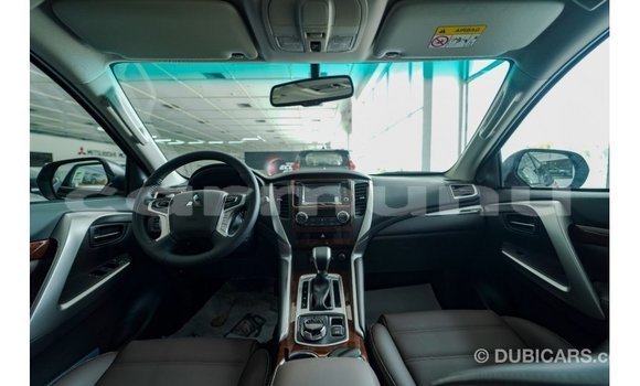 Acheter Import Voiture Mitsubishi Montero Noir à Import - Dubai, Région de la Bouenza Acheter Import Voiture Mitsubishi Montero Noir à Import - Dubai, Région de la Bouenza