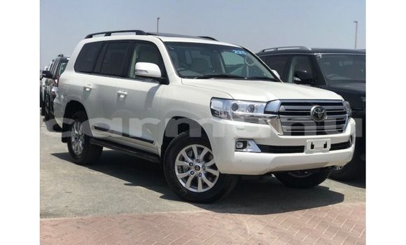 Buy Import Toyota Land Cruiser White Car in Import - Dubai in Region of Bouenza