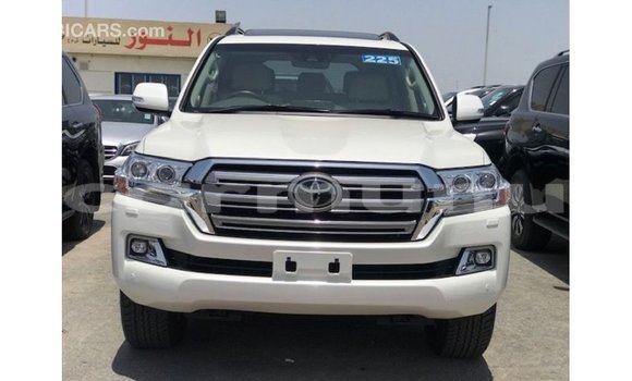 Acheter Import Voiture Toyota Land Cruiser Blanc à Import - Dubai, Région de la Bouenza Acheter Import Voiture Toyota Land Cruiser Blanc à Import - Dubai, Région de la Bouenza