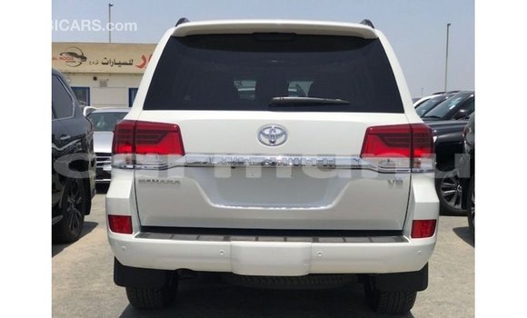 Acheter Import Voiture Toyota Land Cruiser Blanc à Import - Dubai, Région de la Bouenza Acheter Import Voiture Toyota Land Cruiser Blanc à Import - Dubai, Région de la Bouenza