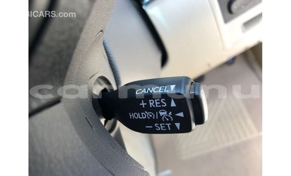 Acheter Import Voiture Toyota Land Cruiser Blanc à Import - Dubai, Région de la Bouenza Acheter Import Voiture Toyota Land Cruiser Blanc à Import - Dubai, Région de la Bouenza