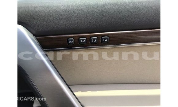 Acheter Import Voiture Toyota Land Cruiser Blanc à Import - Dubai, Région de la Bouenza Acheter Import Voiture Toyota Land Cruiser Blanc à Import - Dubai, Région de la Bouenza